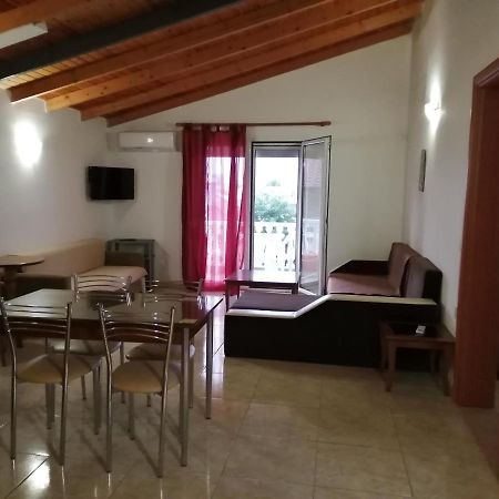 Irini Apartments Керамоті Екстер'єр фото